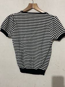 Black And White Lining T Shirt For Women’s