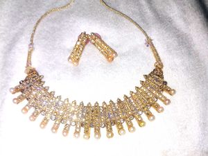 Beautiful Golden Necklace With Earrings