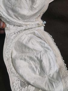 Elegant White Lace Bra 🖤