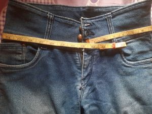 SLIGHTLY USED STRETCHABLE JEANS