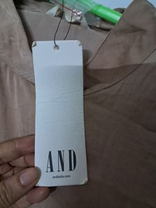 AND Size 18 Chest 1.2m Camel Color Top