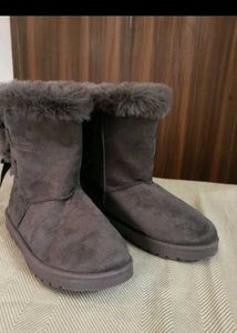 Cute Furry Bow Boots size 37
