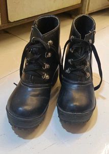 Ankle length zip closure black boots