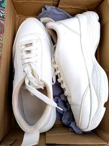 🔥🔥Comfortable Casual White 🤍 Sneakers For Women