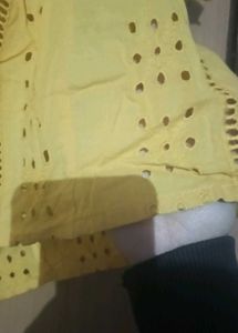 Yellow Cutout Detail Top🌛