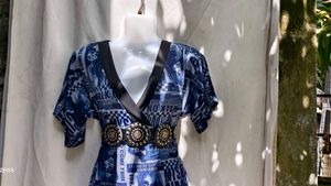 611210. Retro Print Top