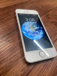 iPhone 5s 16gb Gold In Good Condition With Cover