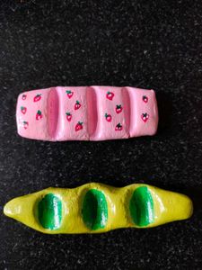 Cute Clay Strawberry &amp; Pea Brush Stands