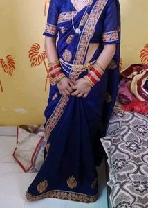 New Saree h Ak Bar Phany. Bus