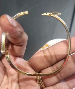 GOLD TONE AMERICAN DIAMOND KADA BRACELET
