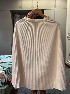 The off White Pleated Skirt
