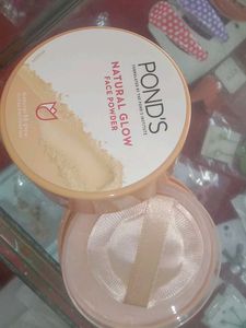Pond&#39;s Natural Glow Face Powder