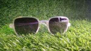 Transparent Body With Mucury Glass Trendi Shades