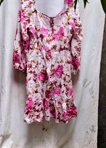 4226. SHEIN CUTE FLORAL DRESS