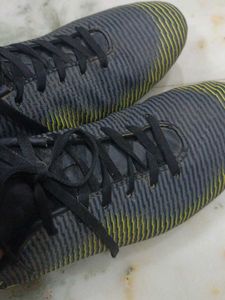 Boys Branded Sports Shoes.