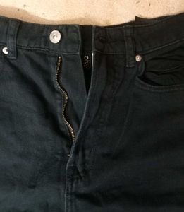 Knee Cut Jeans