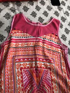 This Doesn’t Fit Me Now. But It Is New. Wore 1time Only.
