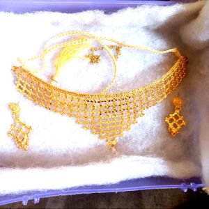 City Gold Choker Set With Earings