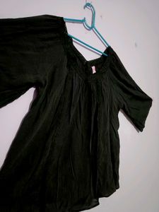 Flowy Black Top