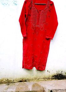 handwork chikenkariRed Embroidered Kurta