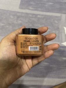Makeup Revolution Pearl Lights Highlighter