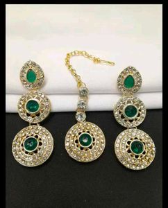 Emerald Green Kundan Jewelry Set