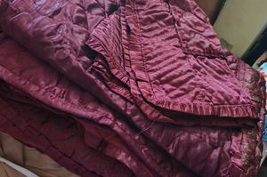 Pack of 4 Luxurious Maroon Bedsheet Quilt Set