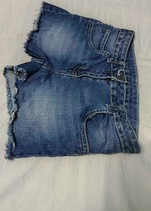 Red crop top With Denim Shorts