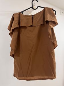 Ruffle top - brand New - size Large