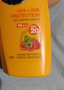 Sunscreen For All Skin Types And Necklace Combo