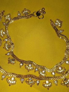 Sizzling Fancy Women Anklets