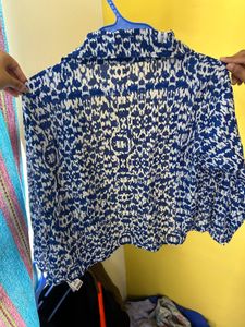 Boxy Crop Shirt In Blue