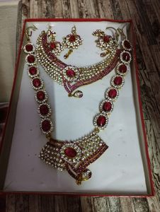 ब्रेडल नेक्लेस