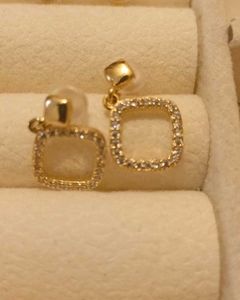 Dangling Earrings (Studs)