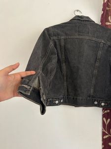 Levi’s Black Cropped Denim Jacket (S)