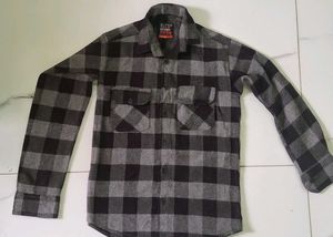 Stylish Men's Grey & Black Checked Casual Shirt