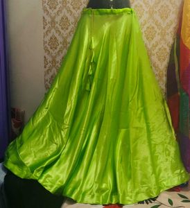 Lime Green Satin Skirt Totaly New Size Issues