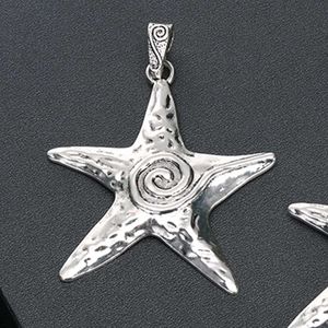 Aesthetic Swirly Pendant Necklace