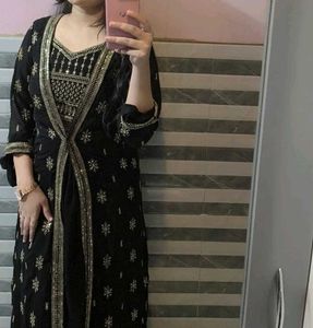 Elegant Black &amp; Gold  three piece no coin like new