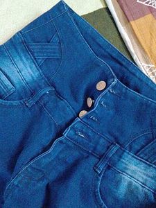 Stylish High-Waisted Jeans
