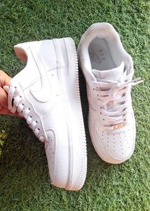 AIR FORCE 1 TRIPLE WHITE 2