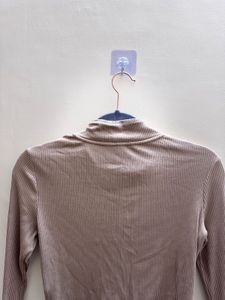 Ribbed Long Sleeve Crop Top