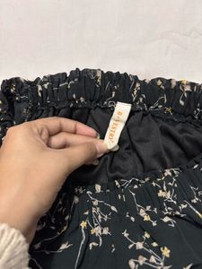 black floral elastic crop top