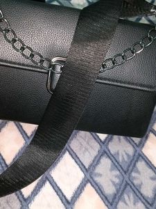Chic Black Crossbody/sling Bag
