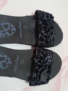Pair of Womens&#39; Slipper