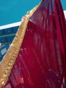 Maroon Dupatta with Gold ghas wala ghota