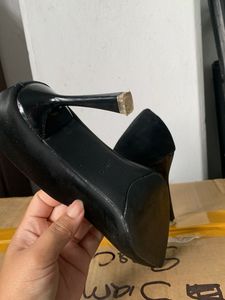 Black Pointed-Toe Heels