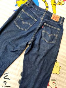 Unisex Levi&#39;s Dark Wash Jeans 👖🤩