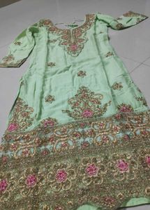 Pakisthani Embroidered Kurta Set