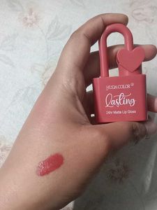 Huda Color Lasting Lip Gloss